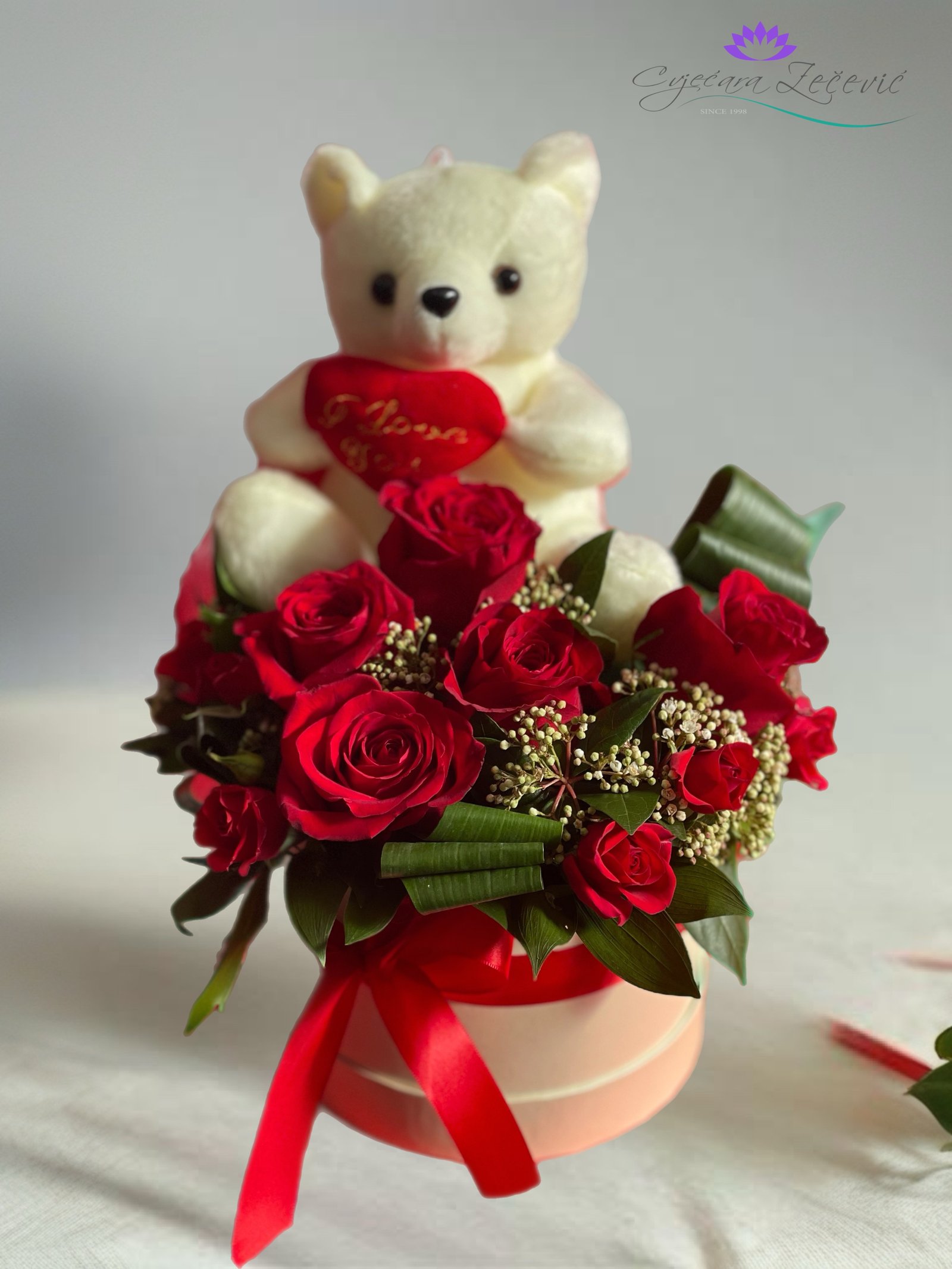 Box with 11 roses and bear