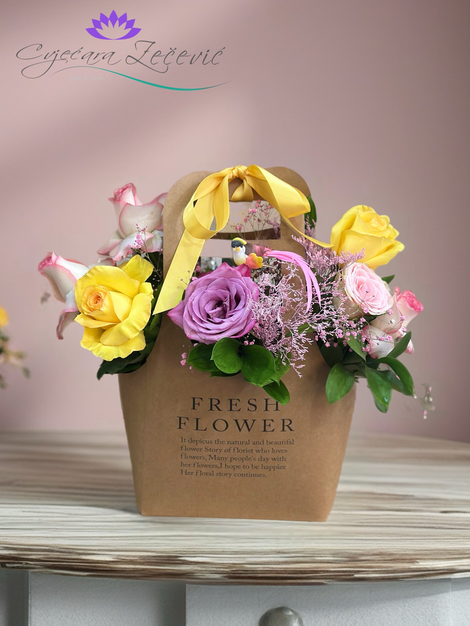 Arrangement with roses in colorful tones