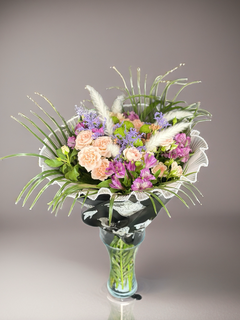 Buket sa ruzama i astromerijama