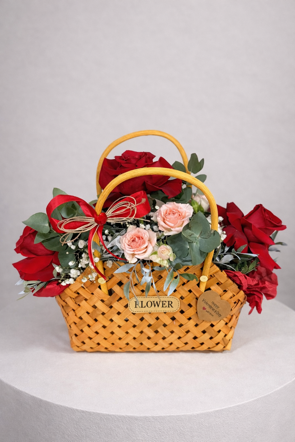 Korpica sa ruzama i zelenilom